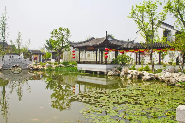 Lake in Asian garden — Stock Photo, Image