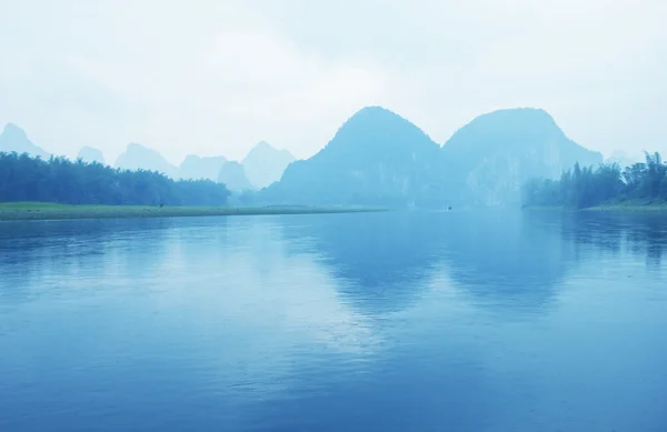 El río Li y las montañas kársticas —  Fotos de Stock