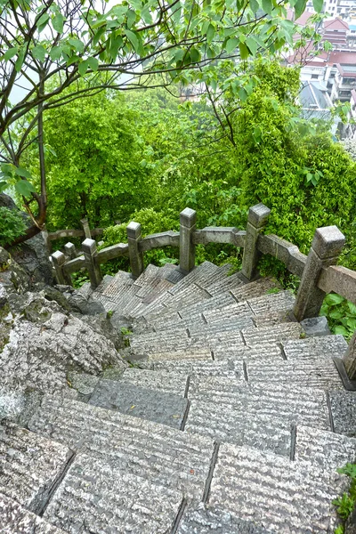 Točité schody v parku — Stock fotografie
