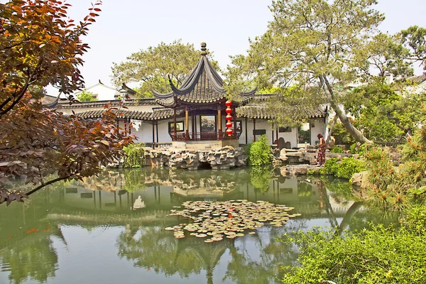 Typická čínská zahrada — Stockfoto