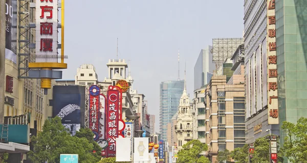 Нанкинская дорога в Шанхае — стоковое фото