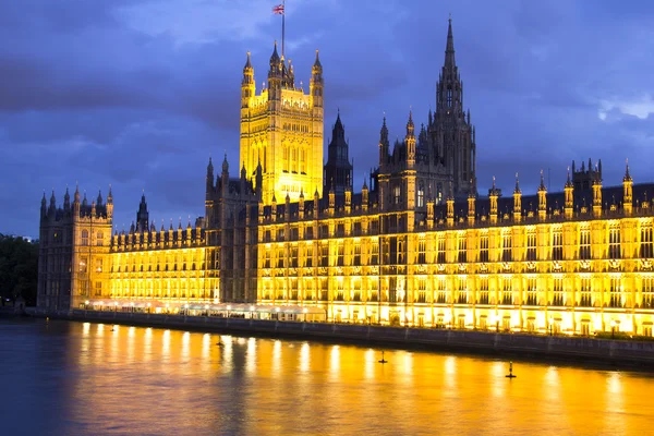 Парламент ночью, Лондон, Англия — стоковое фото