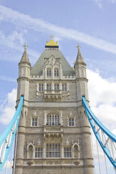 Ригелі і вежі на Tower Bridge, Лондон, Англія — стокове фото