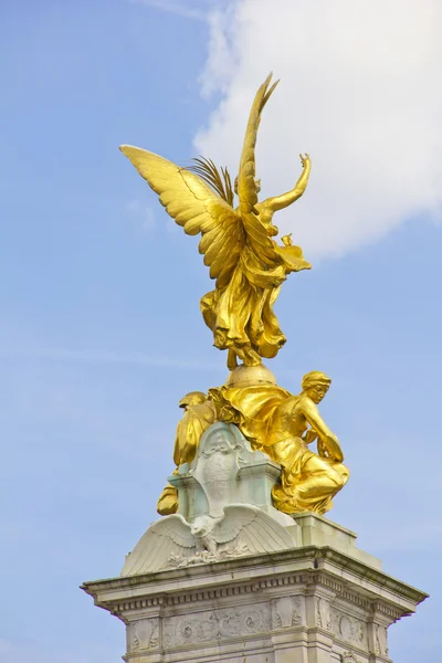 Ángel de oro en el Memorial de la Reina Victoria —  Fotos de Stock