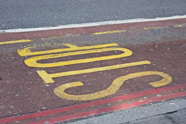 Značka stop malované na silnici — Stock fotografie