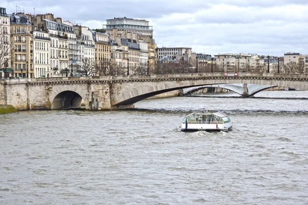 Rzece Sekwanie położony w Paryżu, Francja — Zdjęcie stockowe