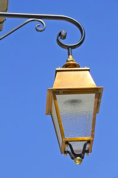 Провансальский уличный свет — стоковое фото