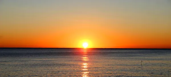 Solnedgang over havet - Stock-foto