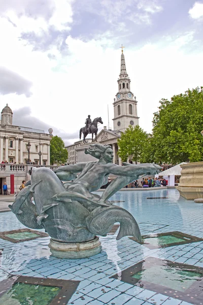 Fontaine dans le Trafalgar Square — Photo