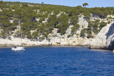 cassis içinde dere