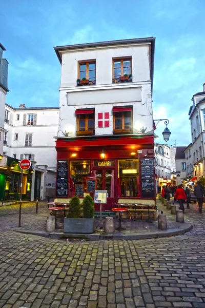 Французское кафе в Париже — стоковое фото