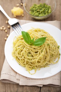 Pesto soslu spagetti.