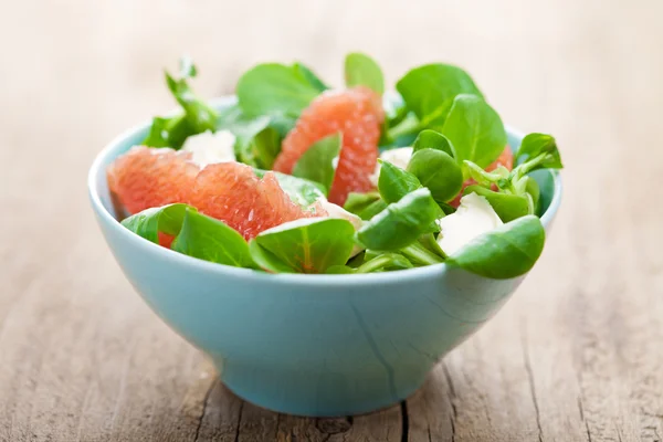 Fresh salad with grapefruit — Stock Photo, Image