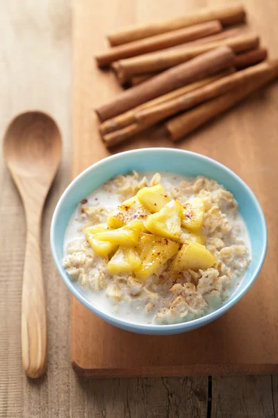 Cereal with caramelized apple — Stock Photo, Image