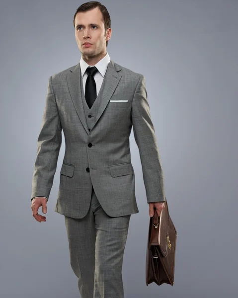 Uomo d'affari con una valigetta — Foto Stock
