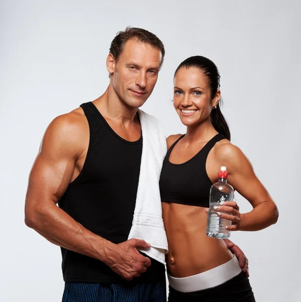 Atletische man en vrouw — Stockfoto