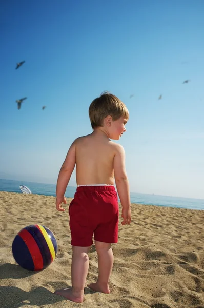 Chłopca na plaży — Zdjęcie stockowe