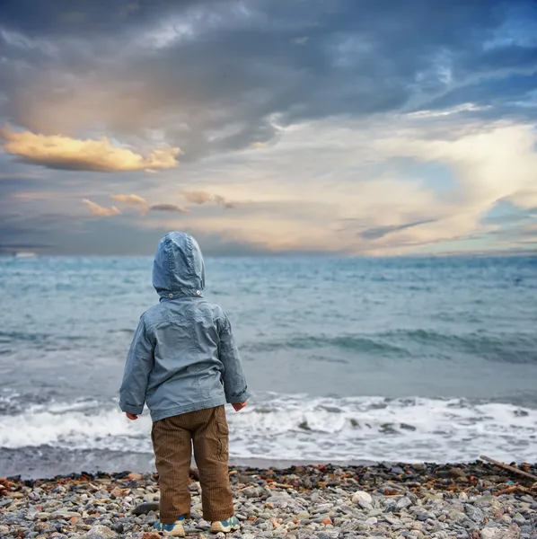 Παιδί σε μια παραλία — Φωτογραφία Αρχείου
