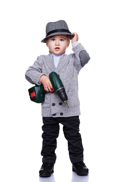 Junge mit einer Handbohrmaschine — Stockfoto