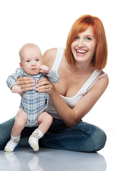 Kızıl saçlı kadın çocuk ile — Stok fotoğraf
