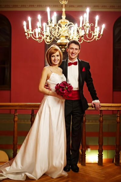 Vackra par på deras bröllopsdag — Stockfoto