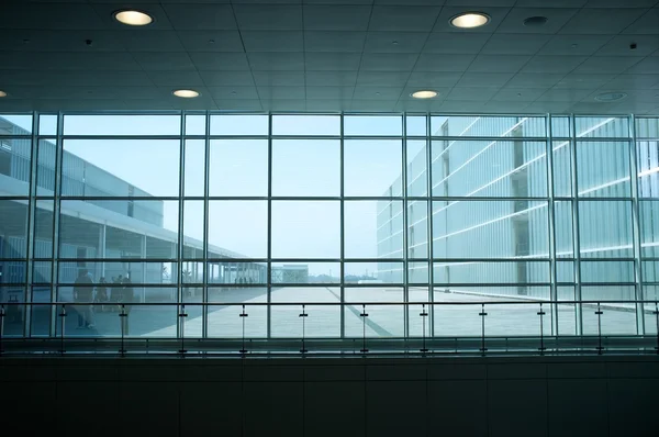 Dentro del edificio moderno . — Foto de Stock