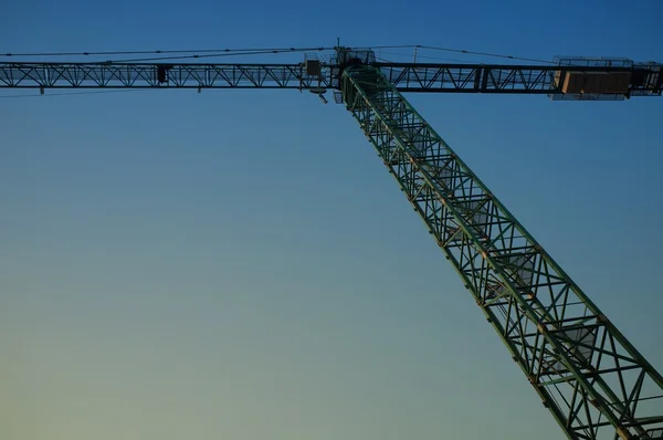 Hoisting crane against evening sky — Stock Photo, Image