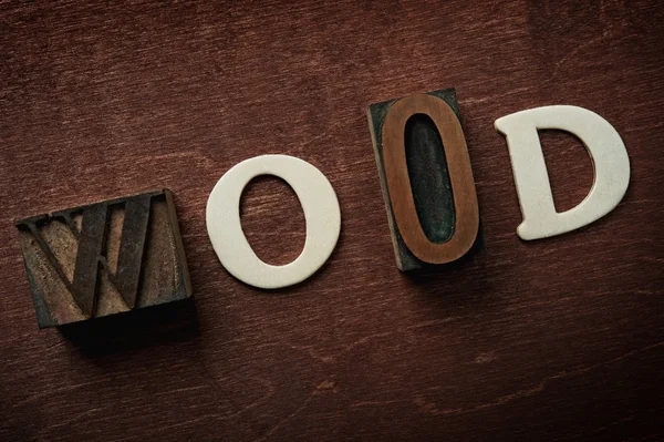 A palavra madeira escrita sobre fundo de madeira — Fotografia de Stock