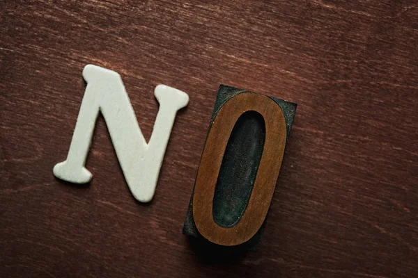 The word no written on wooden background — Stock Photo, Image