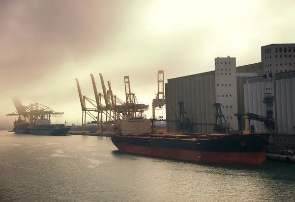 Navio de carga no porto . — Fotografia de Stock