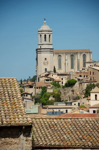Visa till kyrkan i Girona stad — Stockfoto