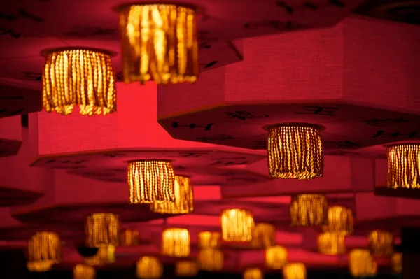Asiático tradicional vermelho lanternas . — Fotografia de Stock