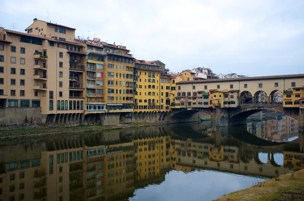 Мост Понте-Веккьо во Флоренции. — стоковое фото