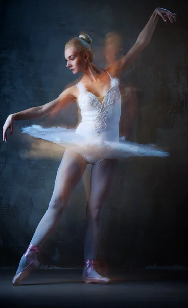 Bella ballerina di balletto — Foto Stock