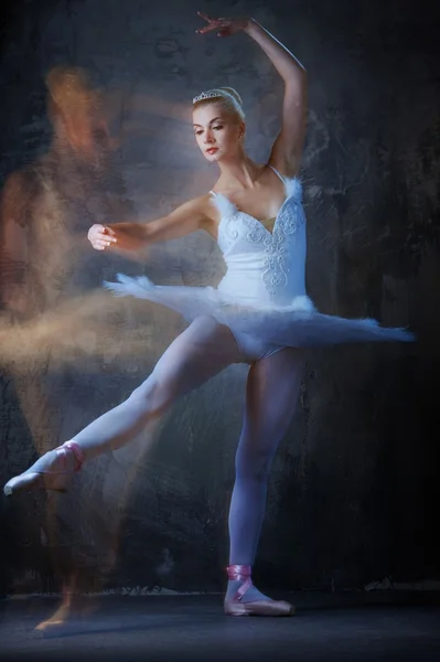 美丽的芭蕾舞者 — 图库照片