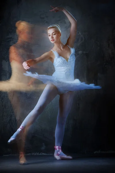 Piękna baletnica — Zdjęcie stockowe