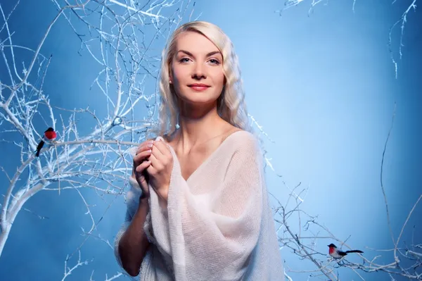 Woman in winter forest — Stock Photo, Image