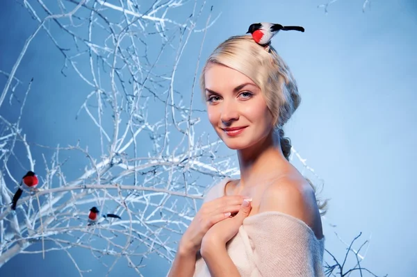 Woman in winter forest — Stock Photo, Image