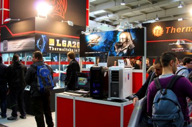 Hannover - 10 Mart: thermaltake stand 10 Mart 2012 CeBIT bilgisayar Fuarı, hannover, Almanya. dünyanın en büyük bilgisayar Fuarı CeBIT olduğunu.