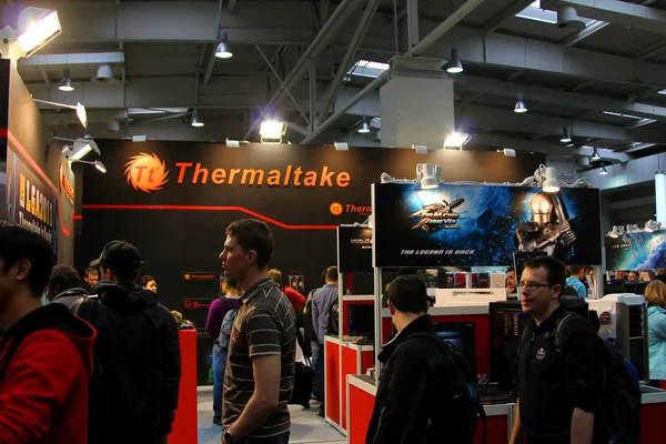 HANNOVER - 10 MARS : stand de Thermaltake le 10 mars 2012 au salon CEBIT, Hanovre, Allemagne. CeBIT est la plus grande expo informatique au monde . — Photo