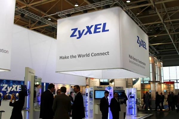 Deutschland - 10. märz: stand von zyxel am 10. märz 2012 auf der cebit computer expo, hannover, deutschland. Die Cebit ist die weltgrößte Computermesse. — Stockfoto