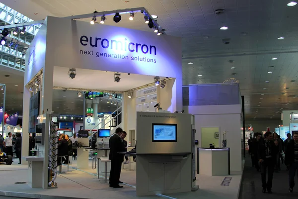 Hannover - märz 10: stand von euromicron am 10märz 2012 auf der cebit computer expo, hannover, deutschland. Die Cebit ist die weltgrößte Computermesse. — Stockfoto