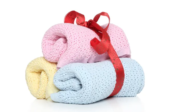 Serviettes bébé attachées avec ruban rouge — Photo