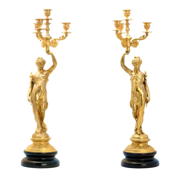 Női figurák formájában két antik arany gyertyatartó. — Stock Fotó