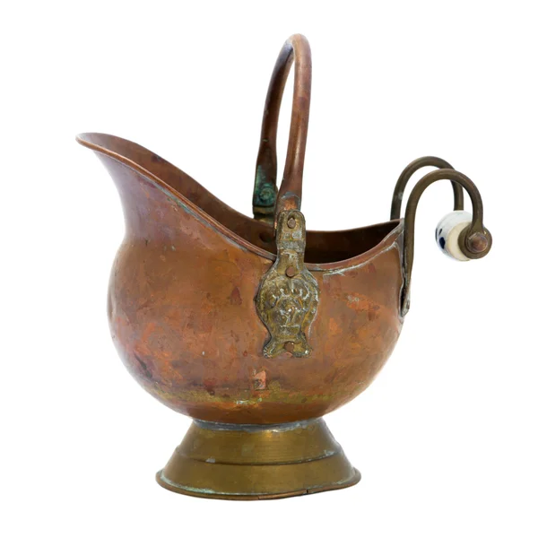 アンティーク銅瓶。孤立した画像. — ストック写真