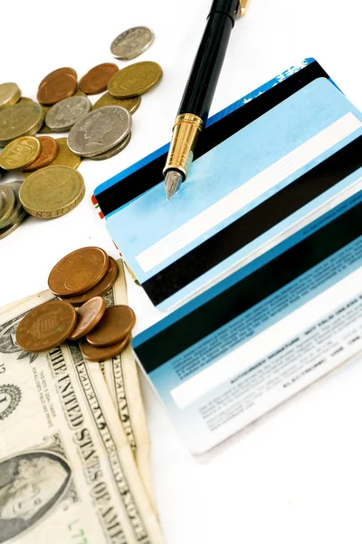 Bank cards, coins and dollars to the lying pen — Stock Photo, Image