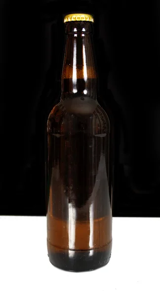 Botella marrón de cerveza — Foto de Stock