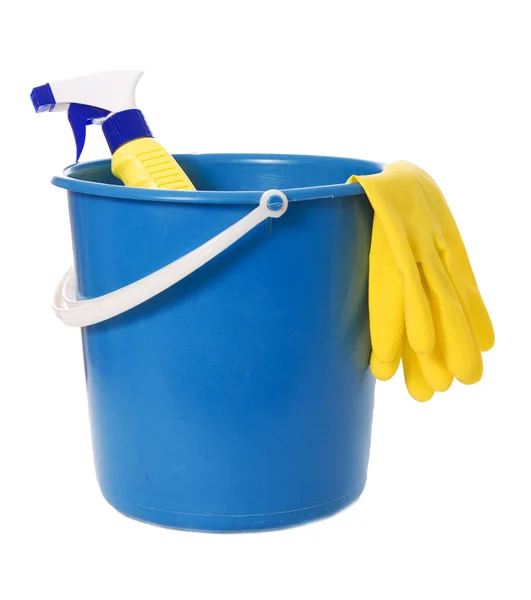 Rukavice pro čištění, izolované na bílém a kbelík — Stock fotografie