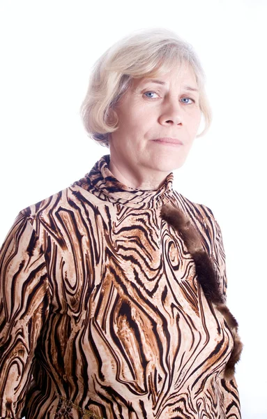 Starsza kobieta portret - na białym tle — Zdjęcie stockowe