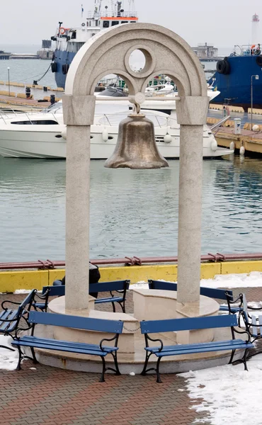 Lodě staré bronzový zvonek — Stock fotografie